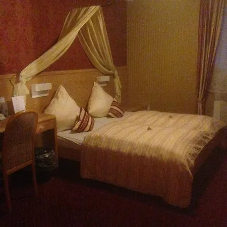 Turmhotel Otel 3*